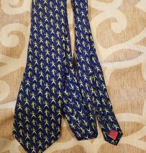 Vinyard Vines Men's football tie